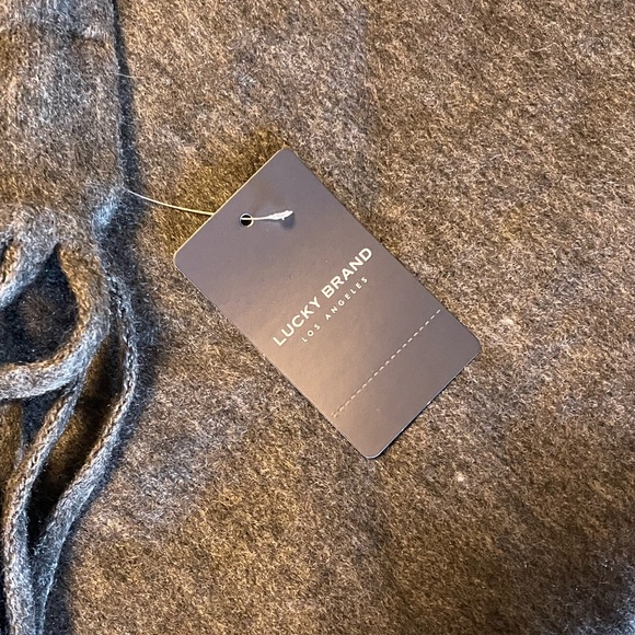 Lucky Brand Gray Fringe Scarf Brand New with Tags - Picture 6 of 9